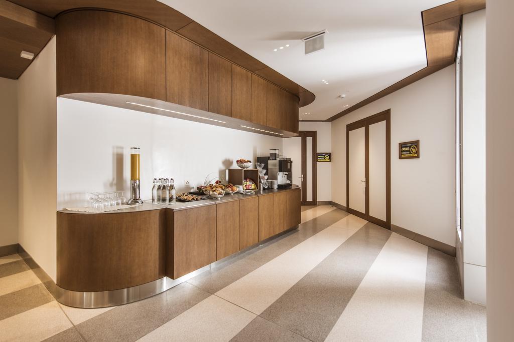 Ambassador Hotel 4*